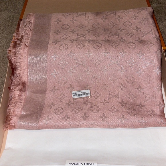 Louis Vuitton Monogram Shine Shawl - Picture 2 of 4